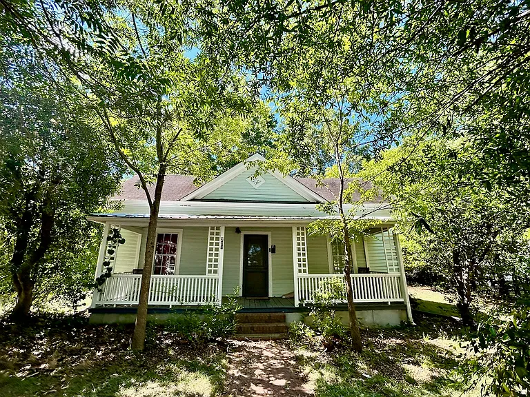 200 E Braxton Foushee St — Photo 1