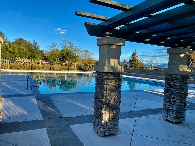 Community pool, jacuzzi and recreation area