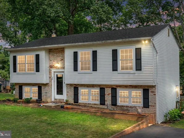 28 Hickory Ridge Dr, Fredericksburg, VA 22405
