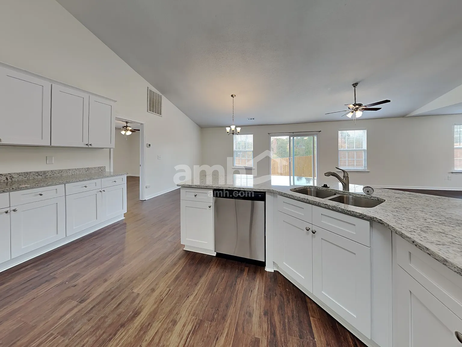 3 bed, 2.0 bath, 1891 sqft, $2,165 — Photo 4