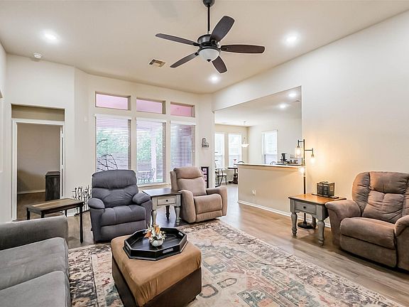 3rd image of 4718 Sedgewood Dr