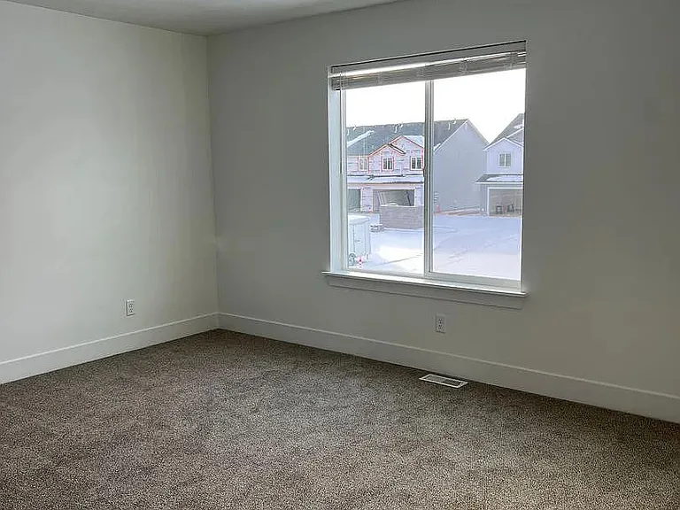 651 S 2400 W — Photo 44