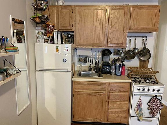 4th image of 246 W 20th St APT 2B