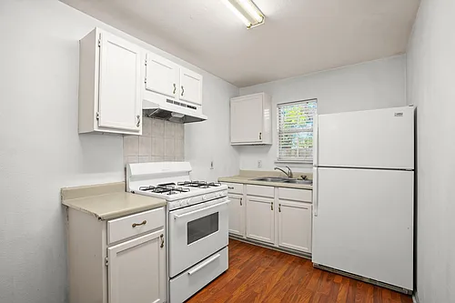 2610 E 3rd St #B Photo 1
