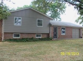 56 Pepper Tree Dr, Fenton, MO 63026