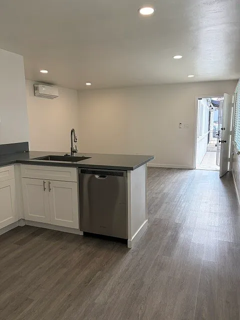 2 bed, 670 sqft, $2,350 — Photo 3