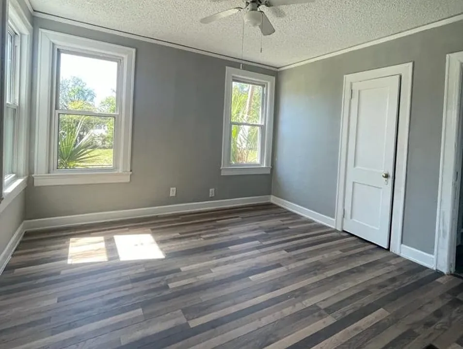 29 W 18th St #1R
