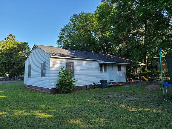 2nd image of 601 Cornelia Dr
