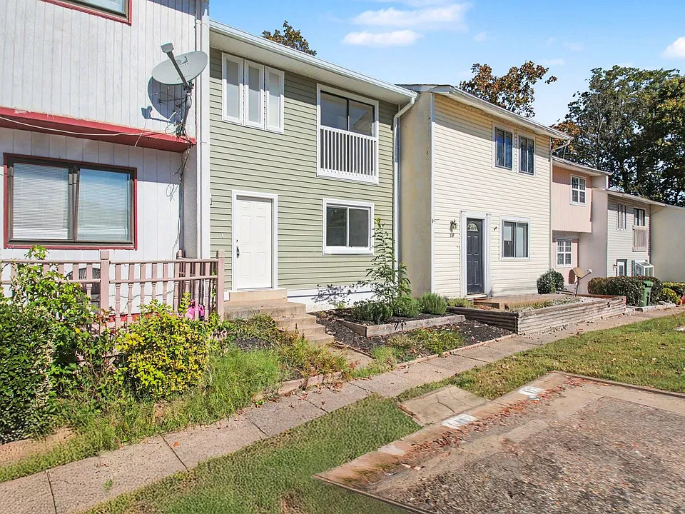 18 Wayside Ct