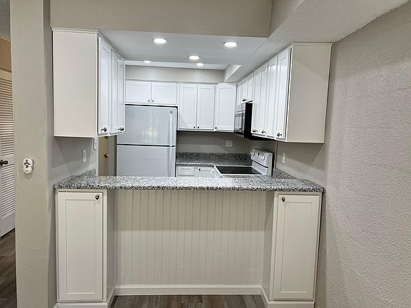 2nd image of 71 Wilshire Heights Dr