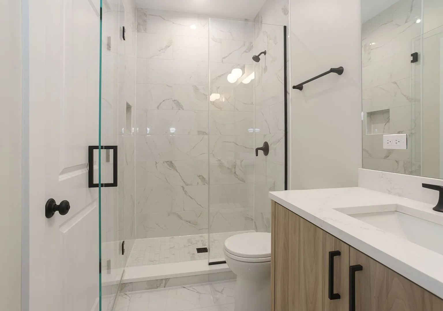 2 bed, 2.5 bath, 1175 sqft, $4,000 — Photo 4