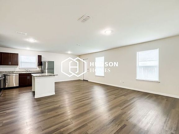 4th image of 140 Loon Bay Dr