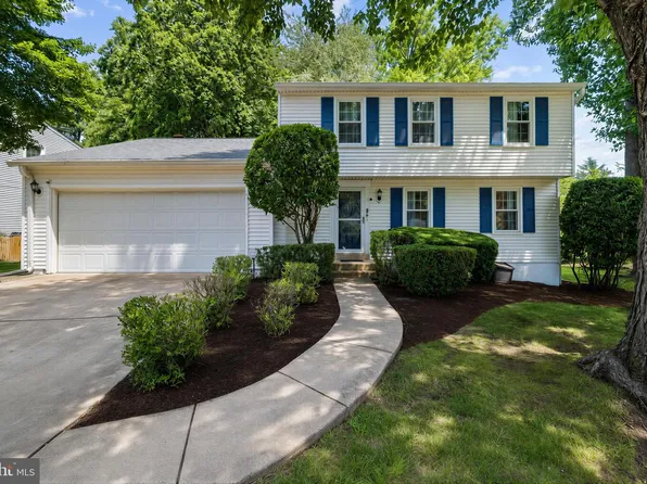 14564 Woodland Ridge Dr, Centreville, VA 20121