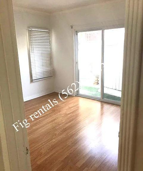 636 N Termino Ave — Photo 13