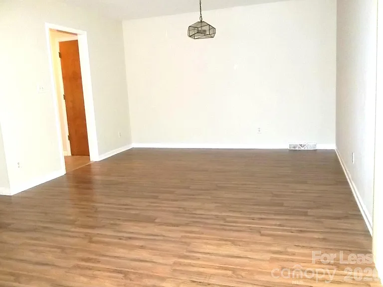 4024 Rosehaven Dr — Photo 7