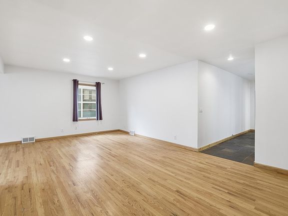 5th image of 3024 Knox Ave S