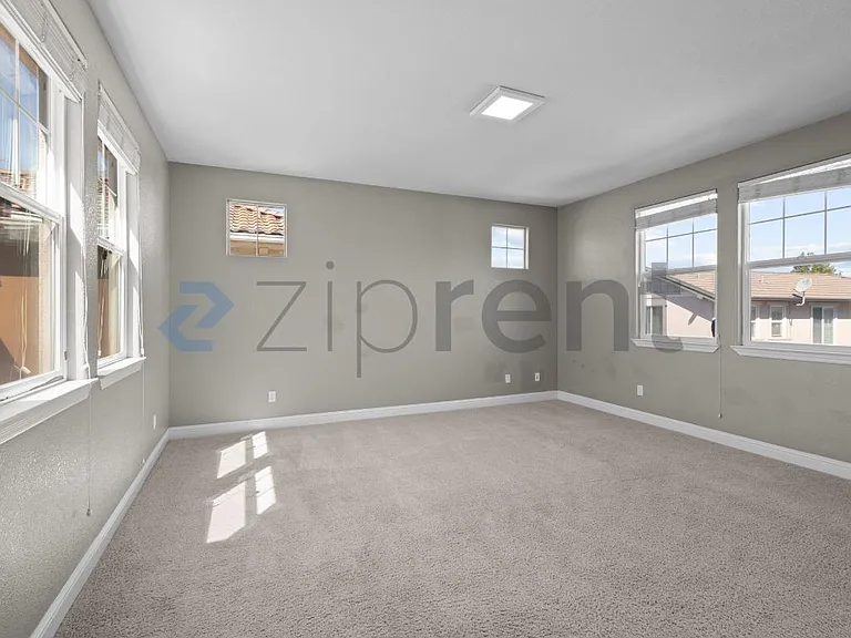 139 N Lafayette St — Photo 23