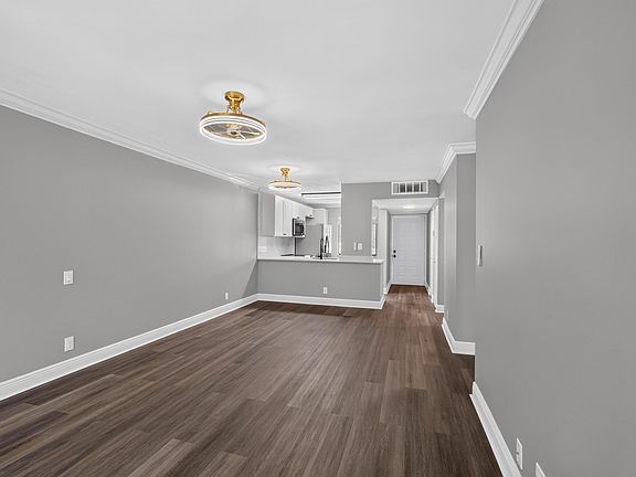 3rd image of 6935 Huntington Lane #207