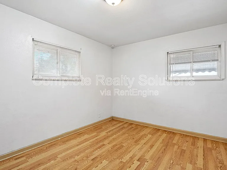 125 Perthshire Rd — Photo 20