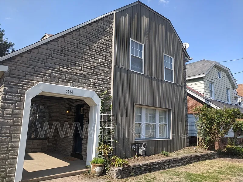2714 Pioneer Ave