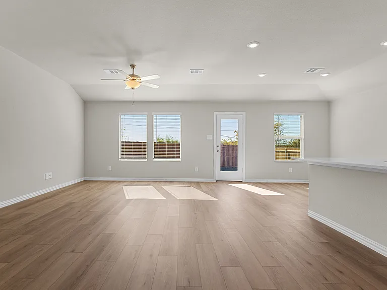 6649 Valley Lake Ln — Photo 6