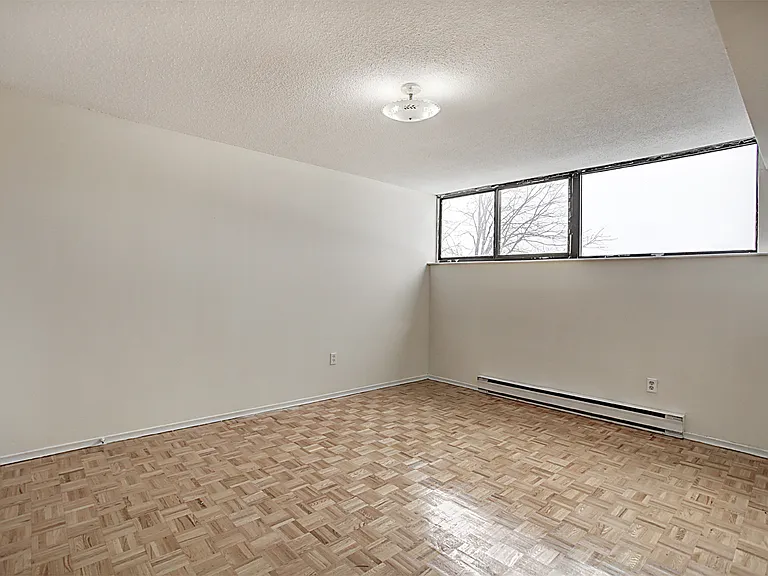 666 King St E — Photo 20
