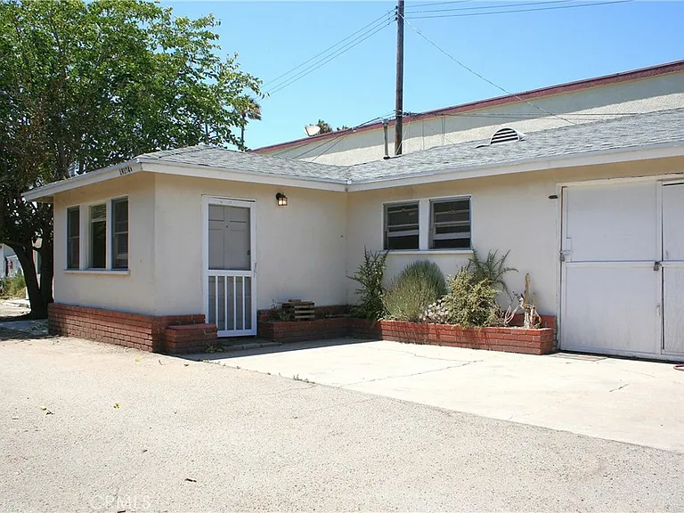 19154 Beach Blvd #B — Photo 1