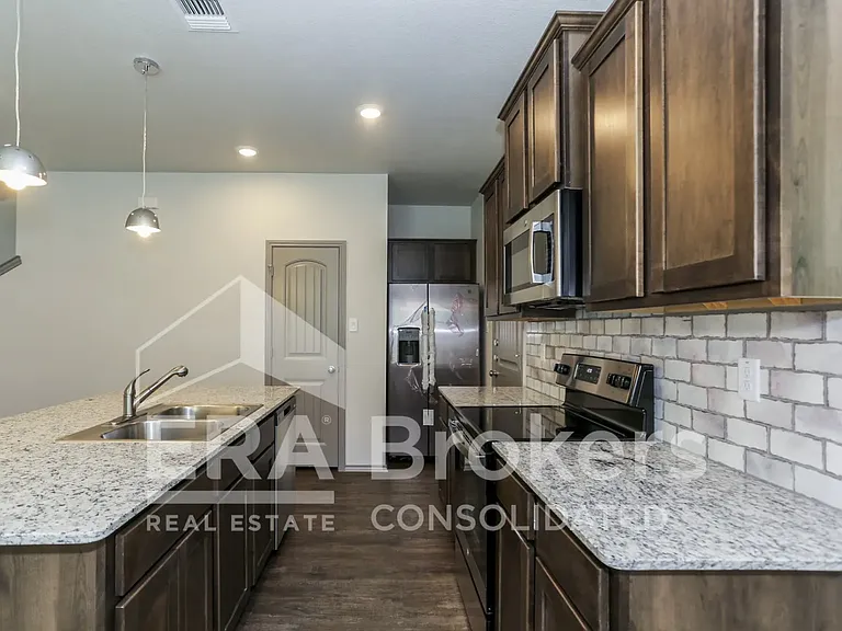 239 Green Valley Dr — Photo 8