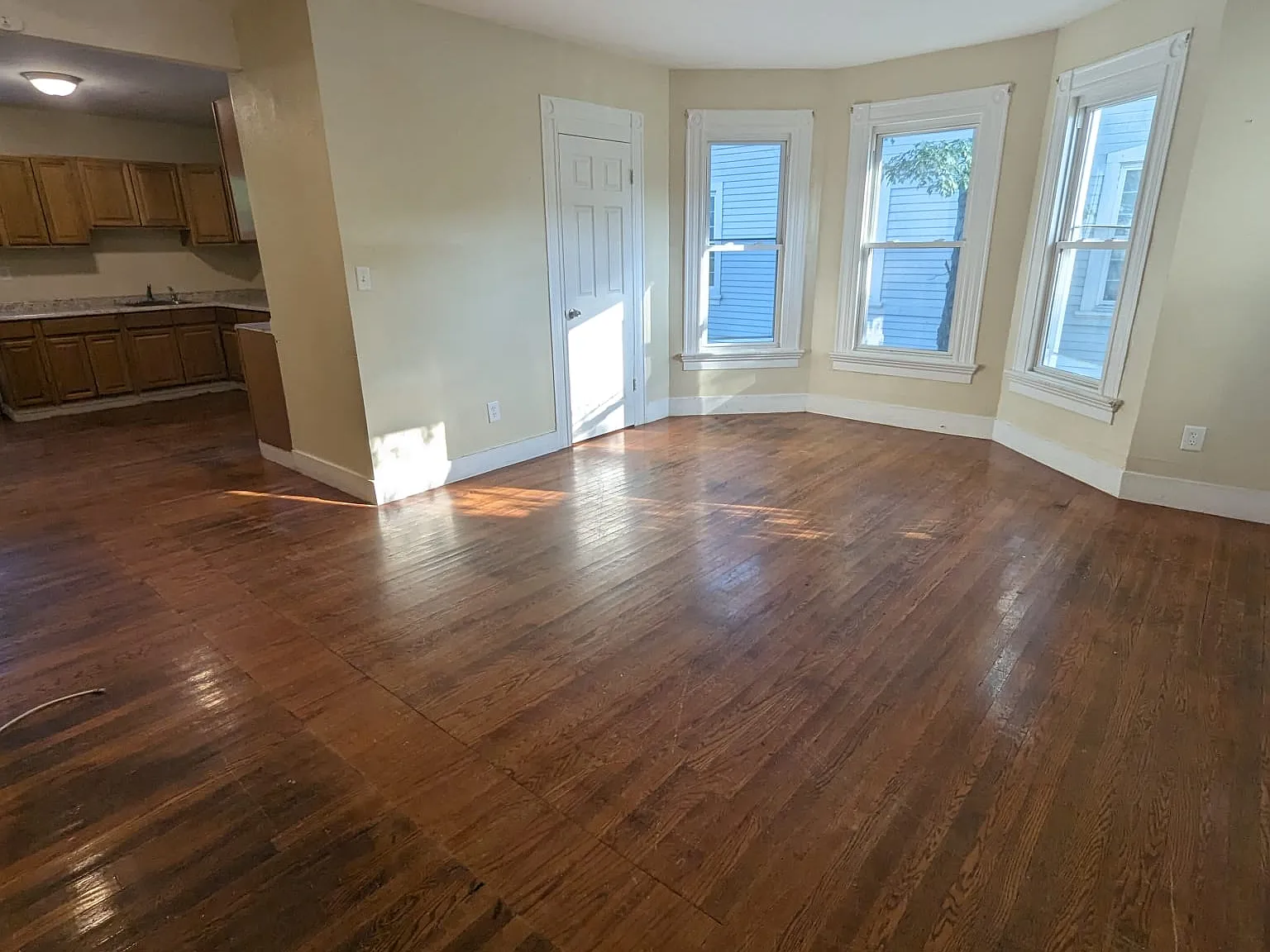 4 bed, $2,050 — Photo 3