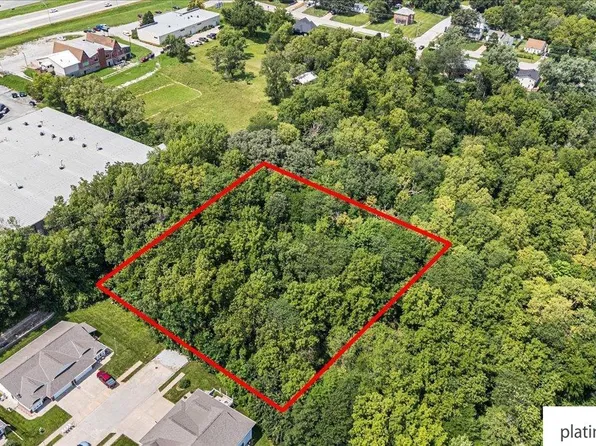 221 E Deer Ln, Plattsmouth, NE 68048