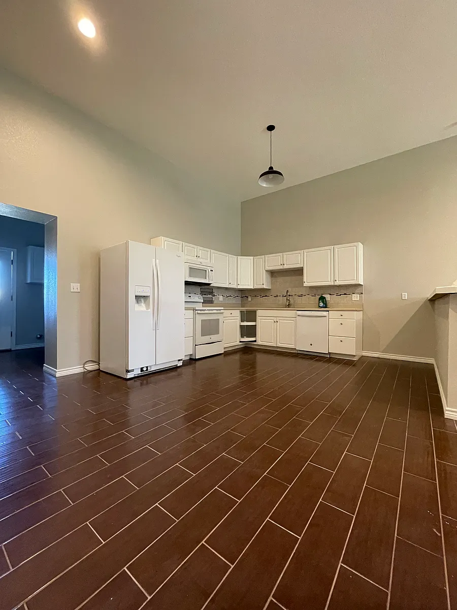 *Not pictured-Large Pantry - 105 County Road 212 #B