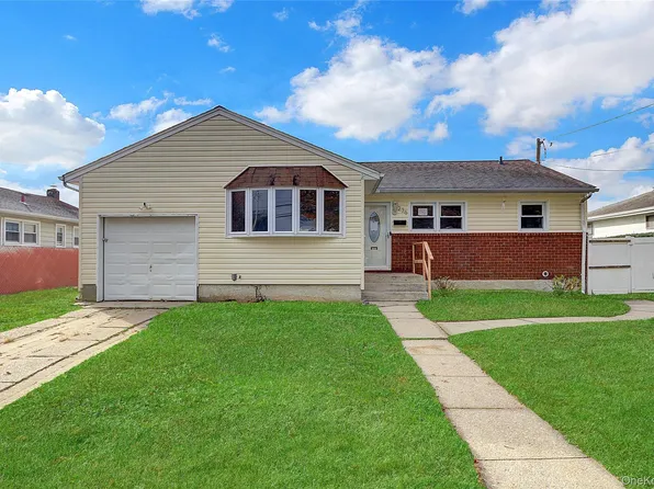 236 Boundary Avenue, Massapequa, NY 11758