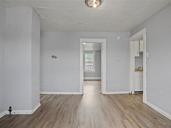 4th image of 1810 Niagara St