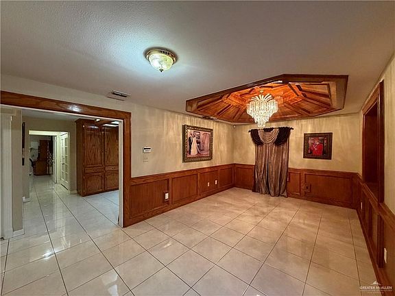 3rd image of 214 N Resplandor St