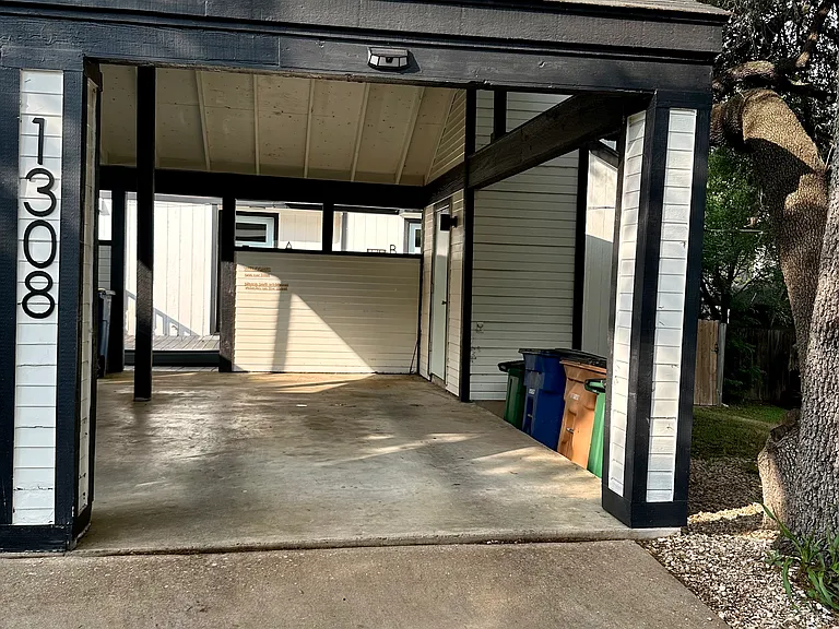 1308 Matthews Ln #B — Photo 3