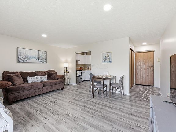 5th image of 5885 Beechcroft Rd APT 302