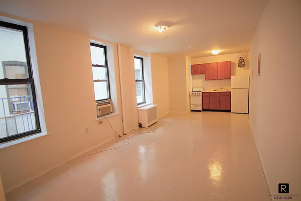 Rented by R New York | media 18