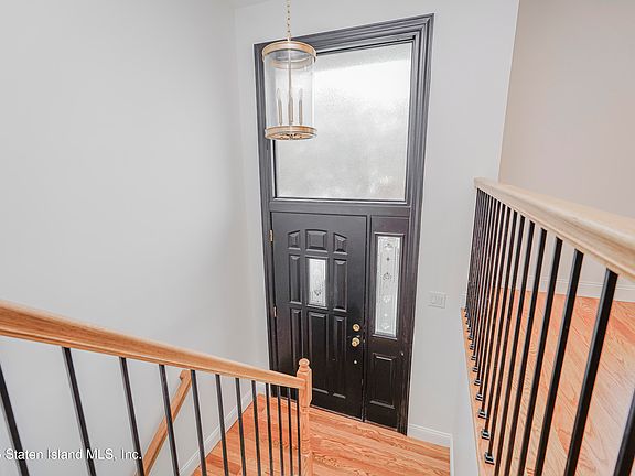 5th image of 162 Sand Ln