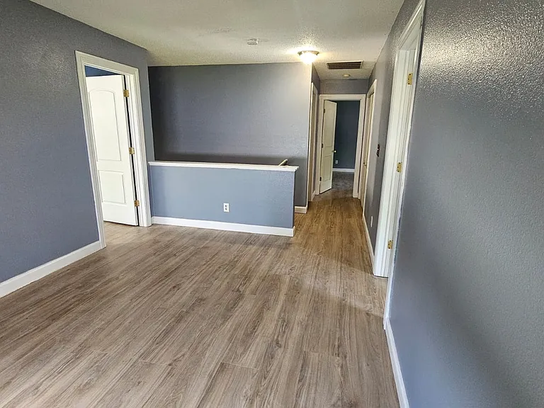 1616 W Hennessey St — Photo 2