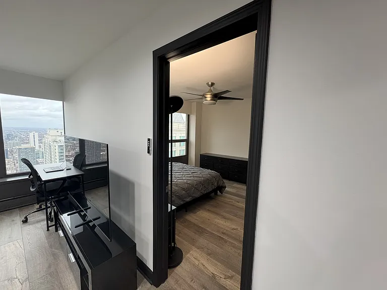 30 E Huron St #5605 — Photo 19