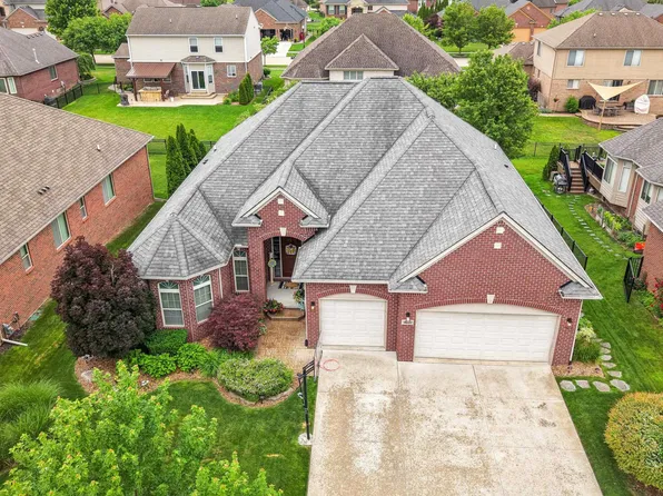 18202 Tiger Dr, Macomb, MI 48042