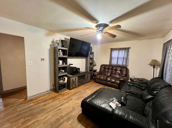 533 N Champaign St, Bement, IL 61813