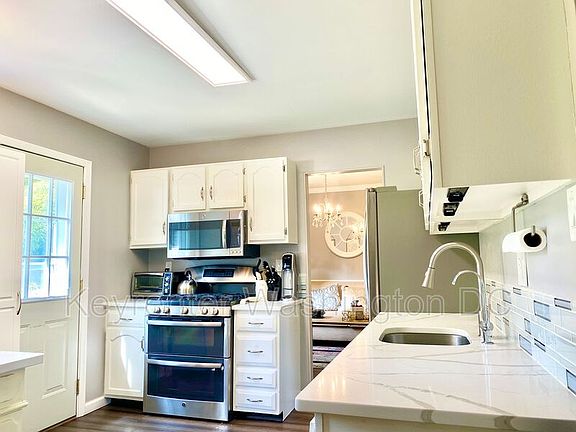 5th image of 6524 Farmingdale Ct