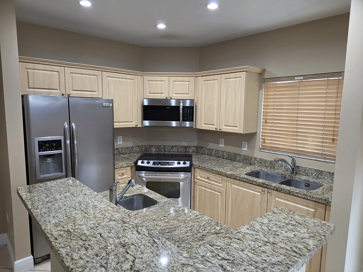 3 bed, 2.5 bath, 1735 sqft, $3,400 — Photo 4