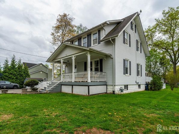 1402 Glenwood Dr, Piscataway, NJ 08854