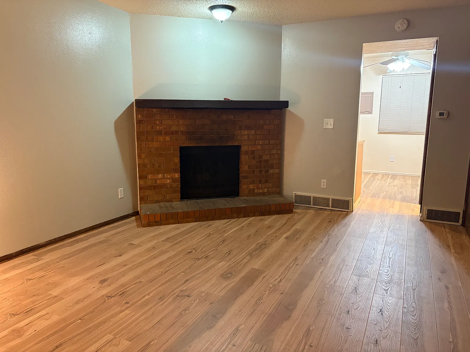2 bed, 1.5 bath, 1000 sqft, $1,325 — Photo 3