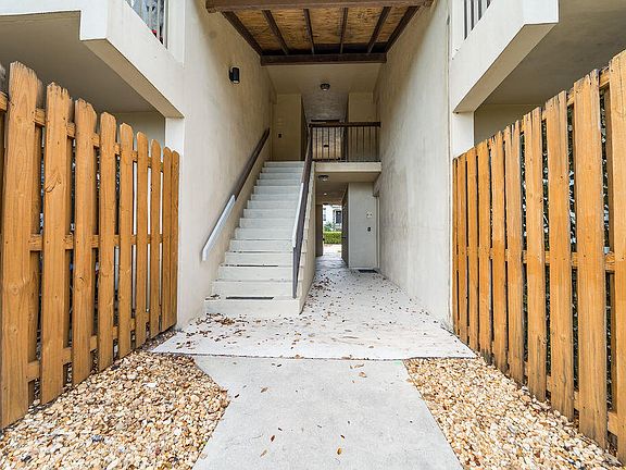 3rd image of 3402 E Gardens East Drive #7b