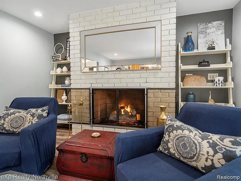38205 Connaught Dr — Photo 24