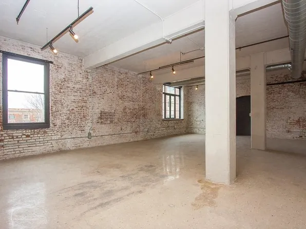 190 Christopher Columbus Drive image 4 of 10