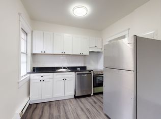 1065 Bathurst St #5, Toronto, ON M5R3G8